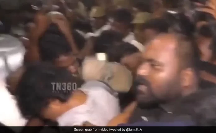 At Vijayakanth's Funeral, Slipper Thrown At Leo Star Vijay